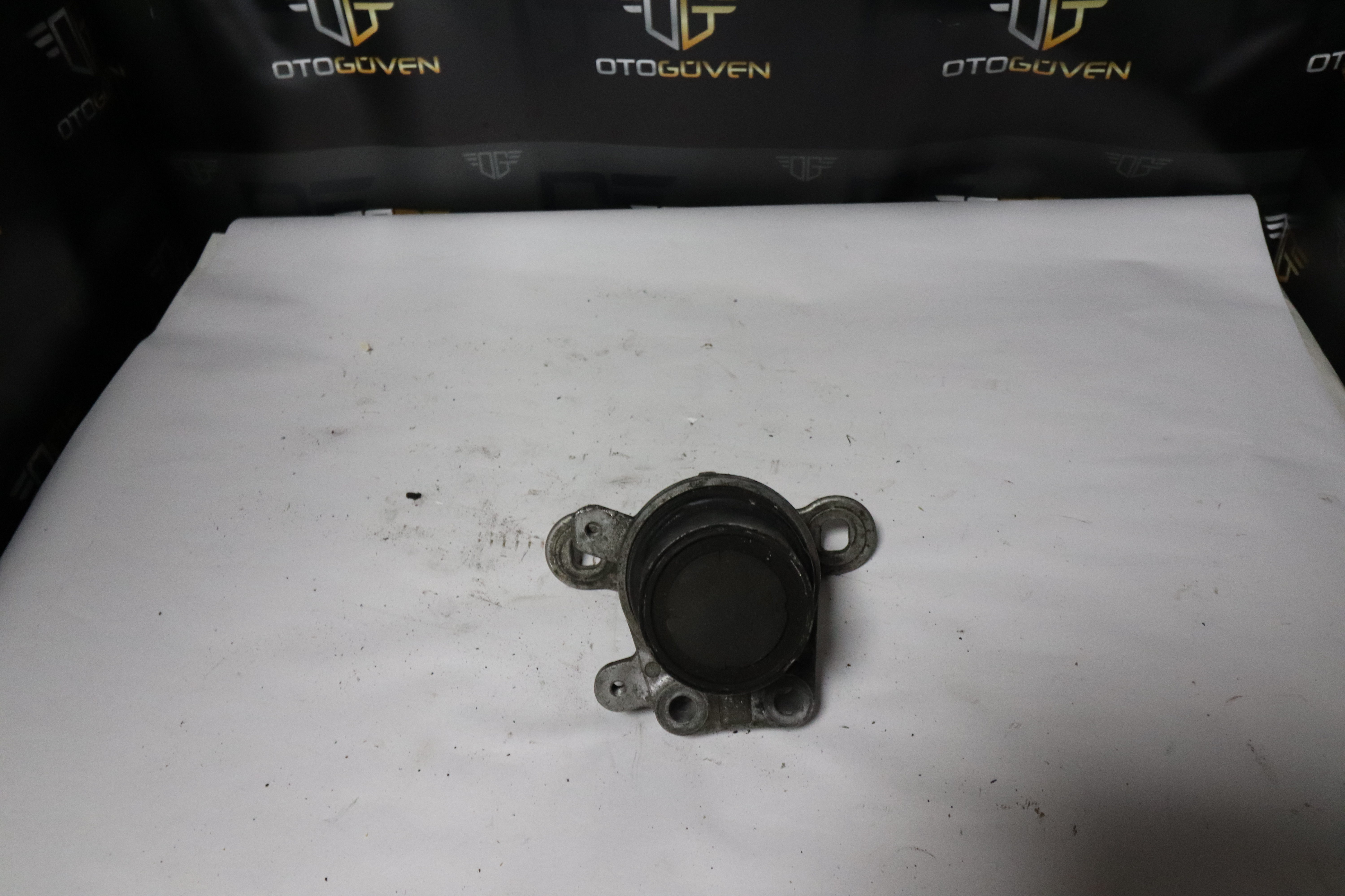 CUSTOM TRAVEZ KULAĞI