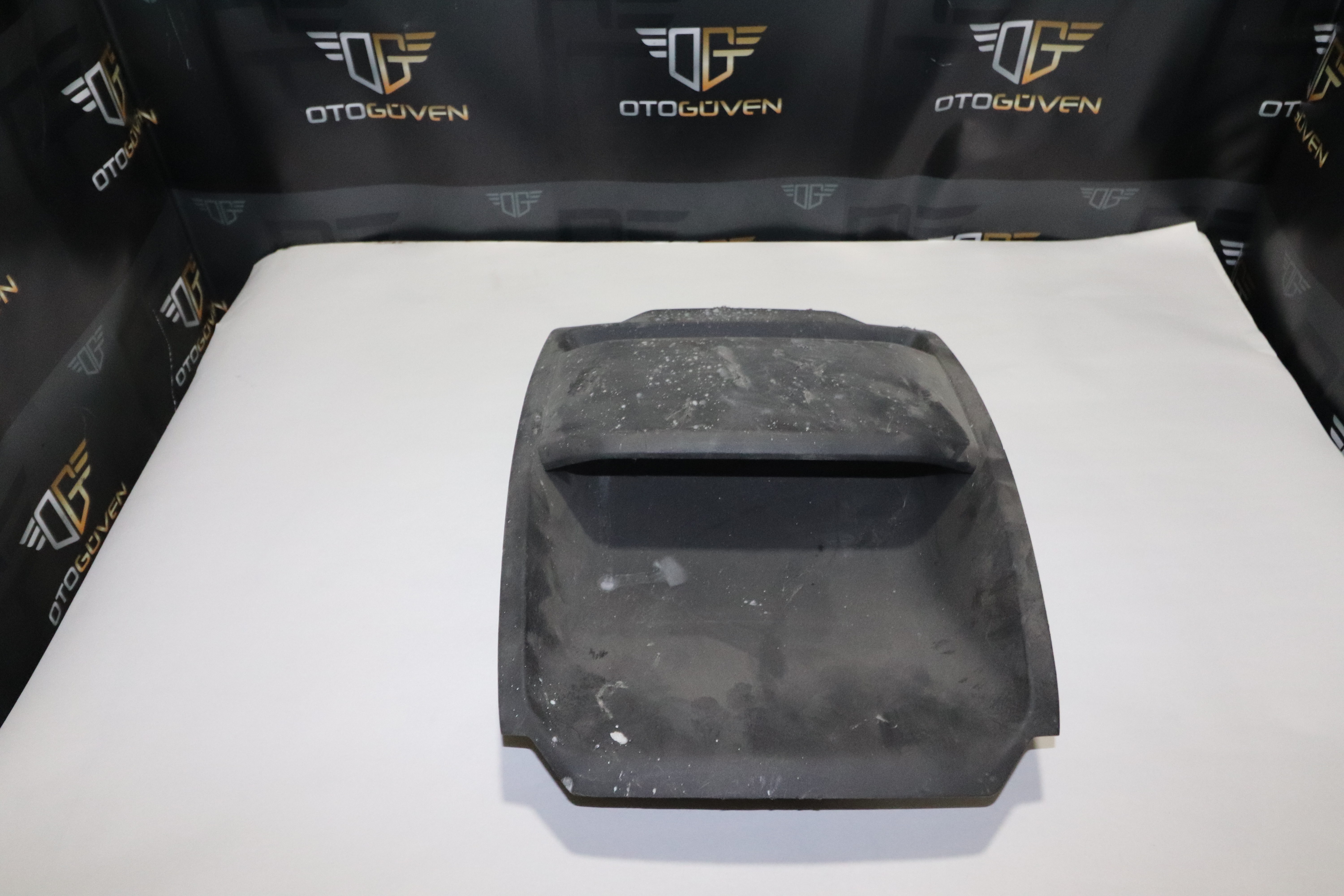 FORD CUSTOM GÖĞÜS ÜST KAPAĞI