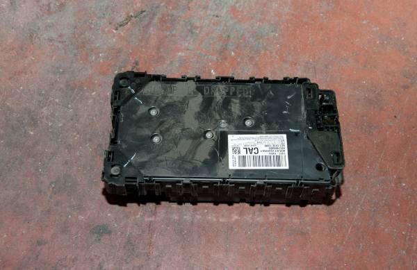 Ford Transit 2018–2021 sigorta kutuları çıkma