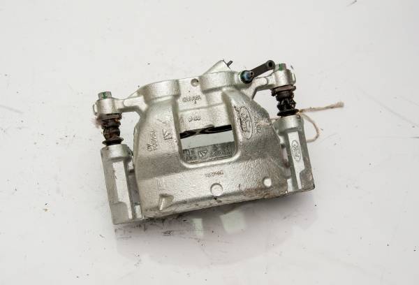 Ford Transit 347 Ön Merkez Çıkma – Güvenli Sürüş İçin Sağlam ve Uyumlu Yedek Parça