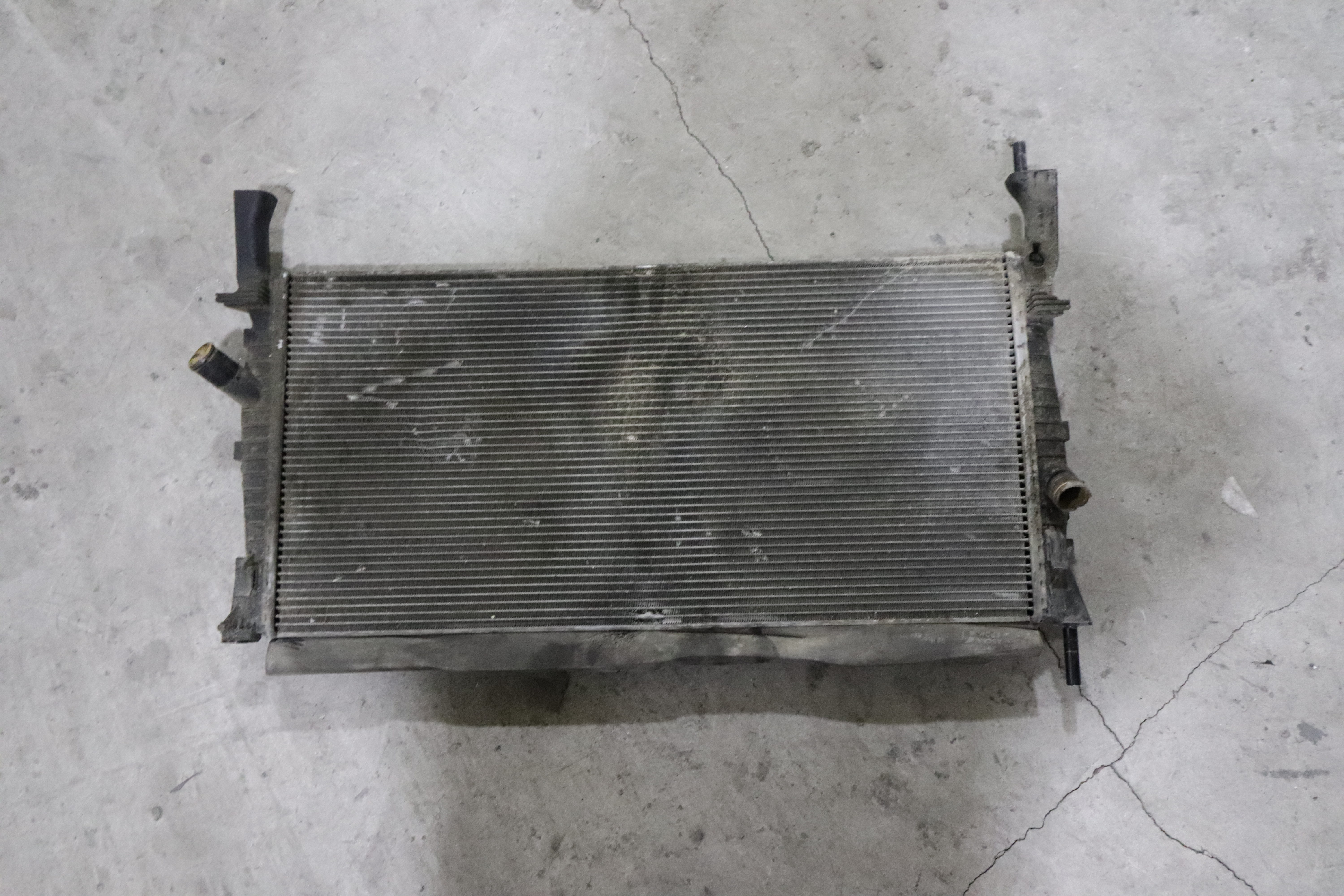 TRANSİT 2.2 ÖNDEN ÇEKER RADYATÖR