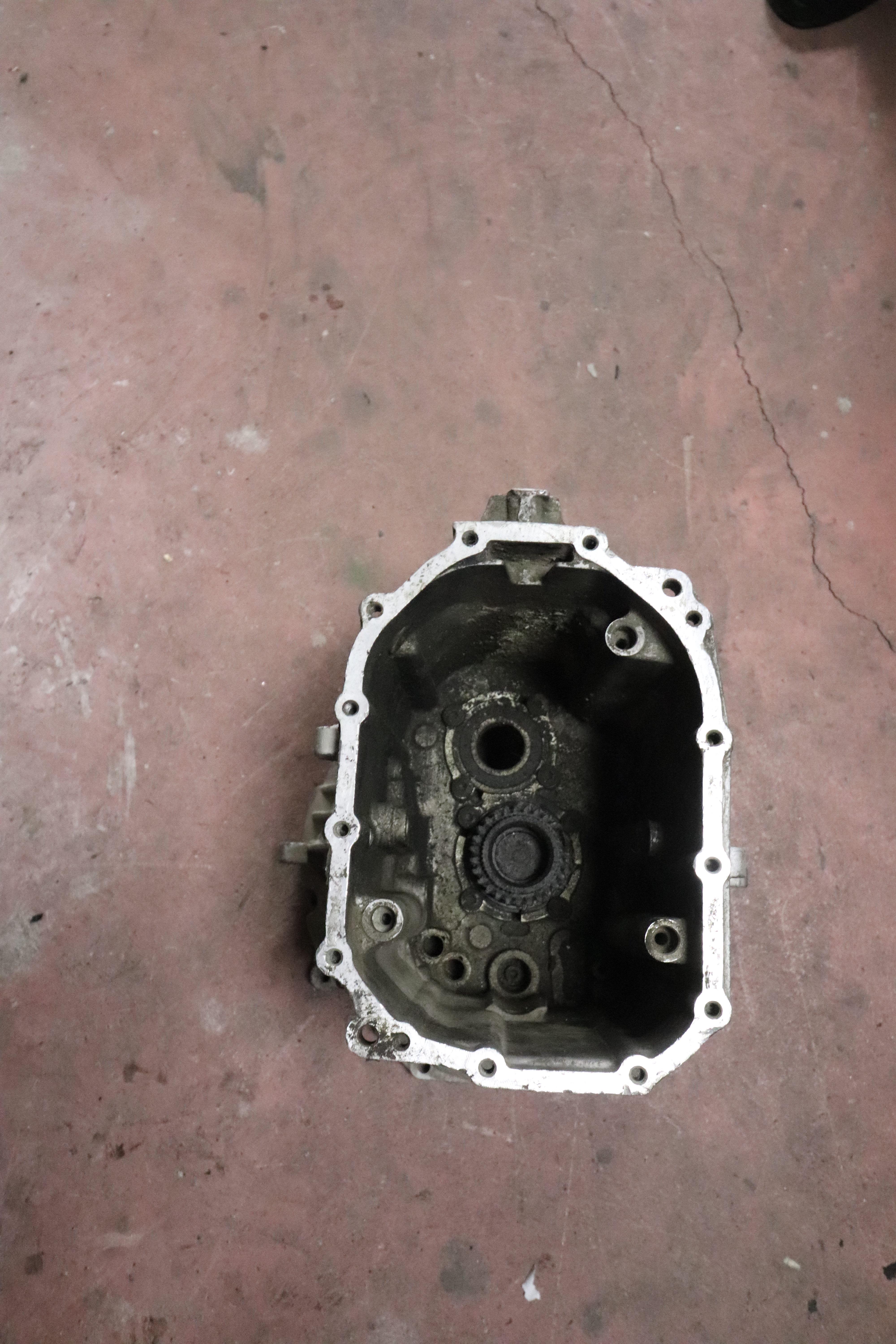 TRANSİT 200 PS ŞANZIMAN ÜST MUHAFAZASI