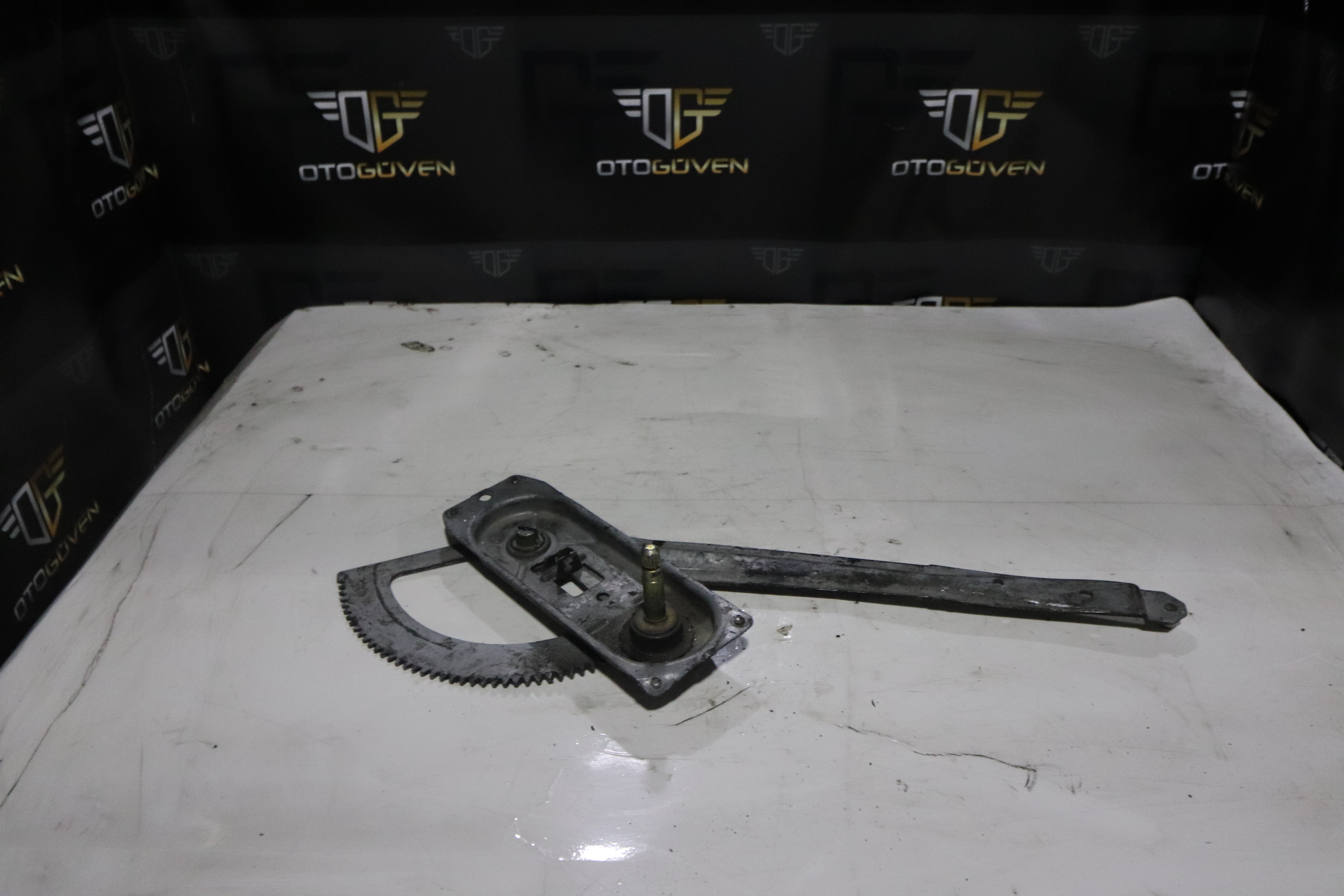 TRANSİT V184 MANUEL KAPI CAM KRİKOSU