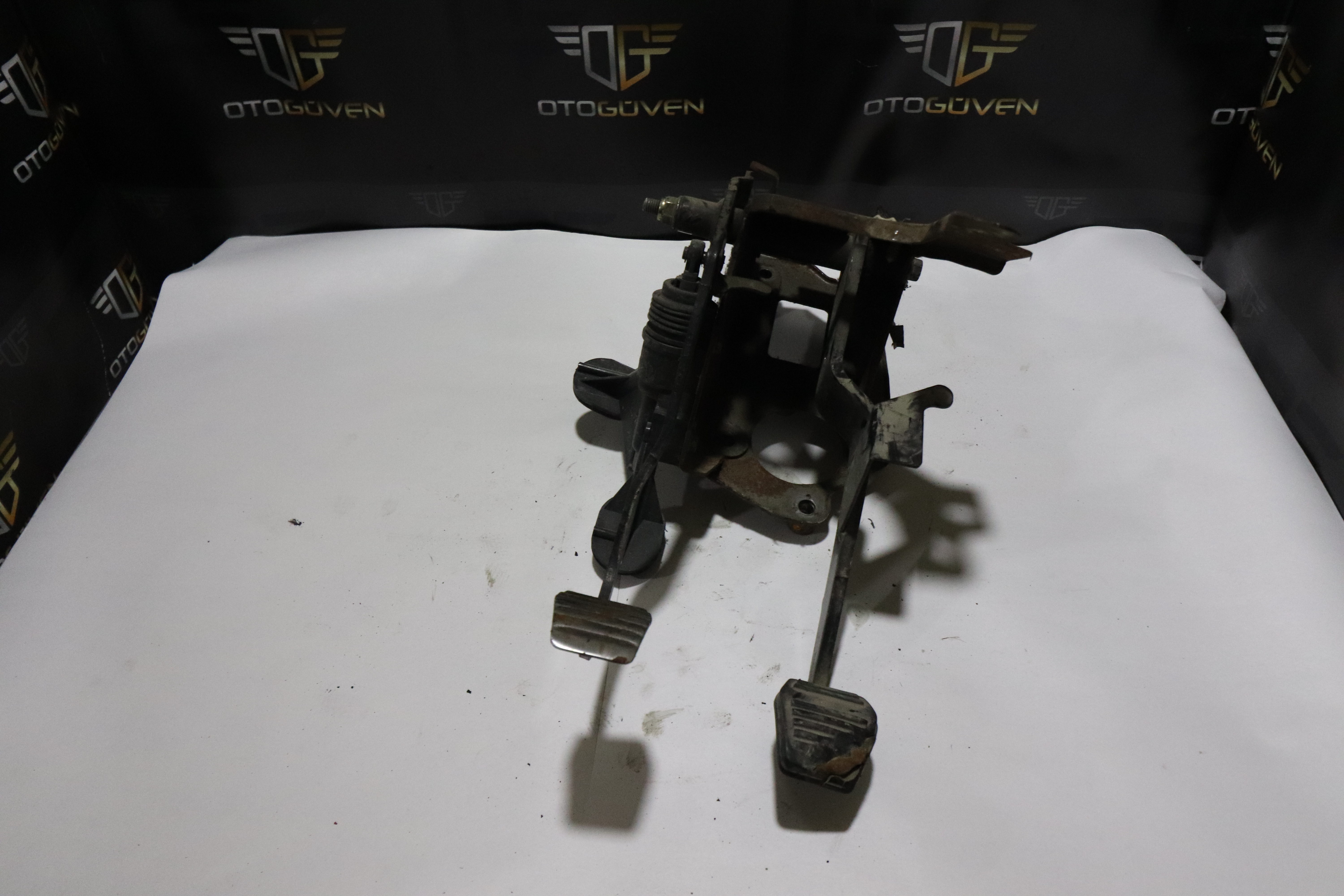 TRANSİT V347 DEBRİYAJ PEDALI