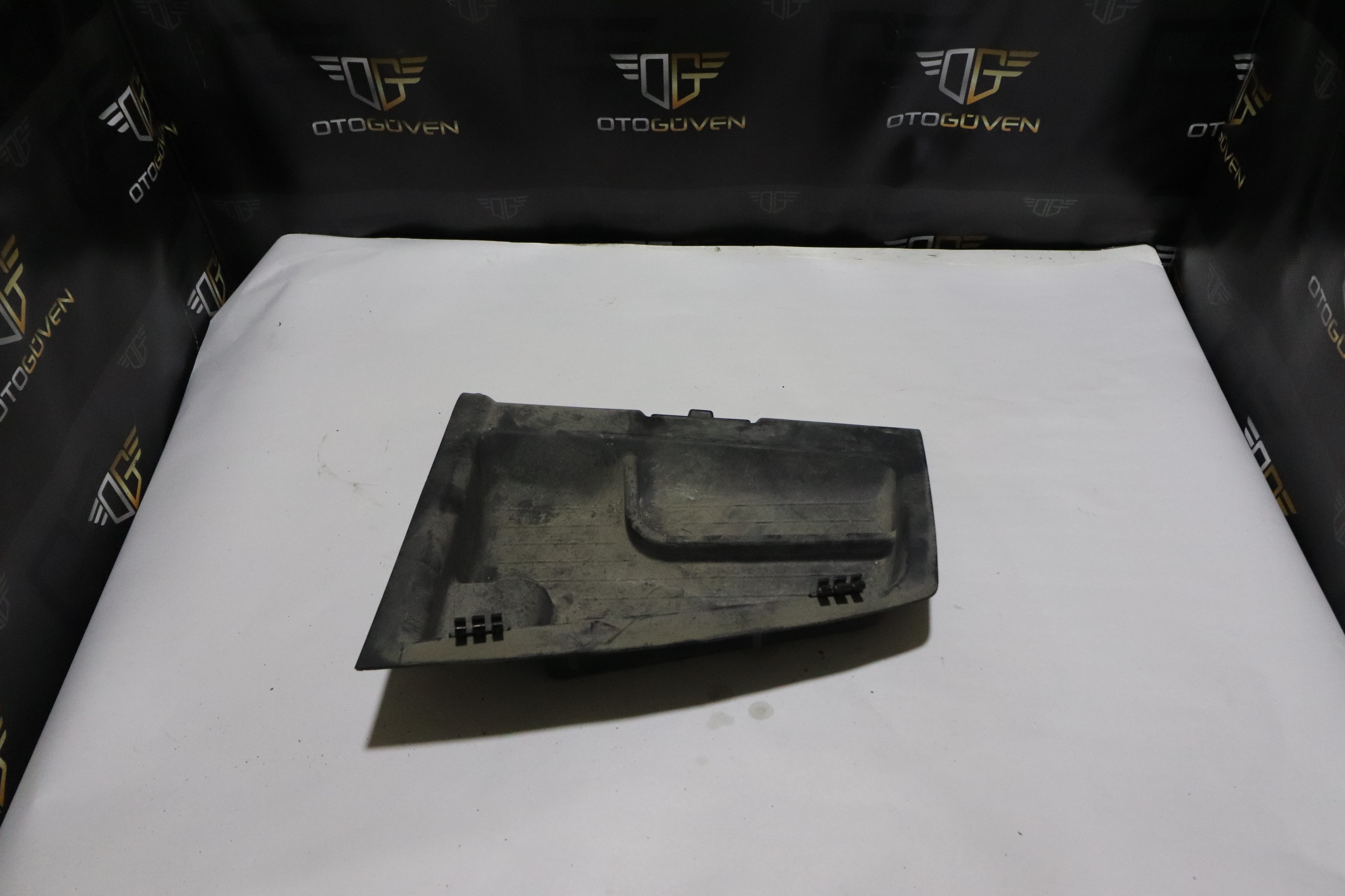 TRANSİT V347 GÖĞÜS PLASTİĞİ ÜSTÜ