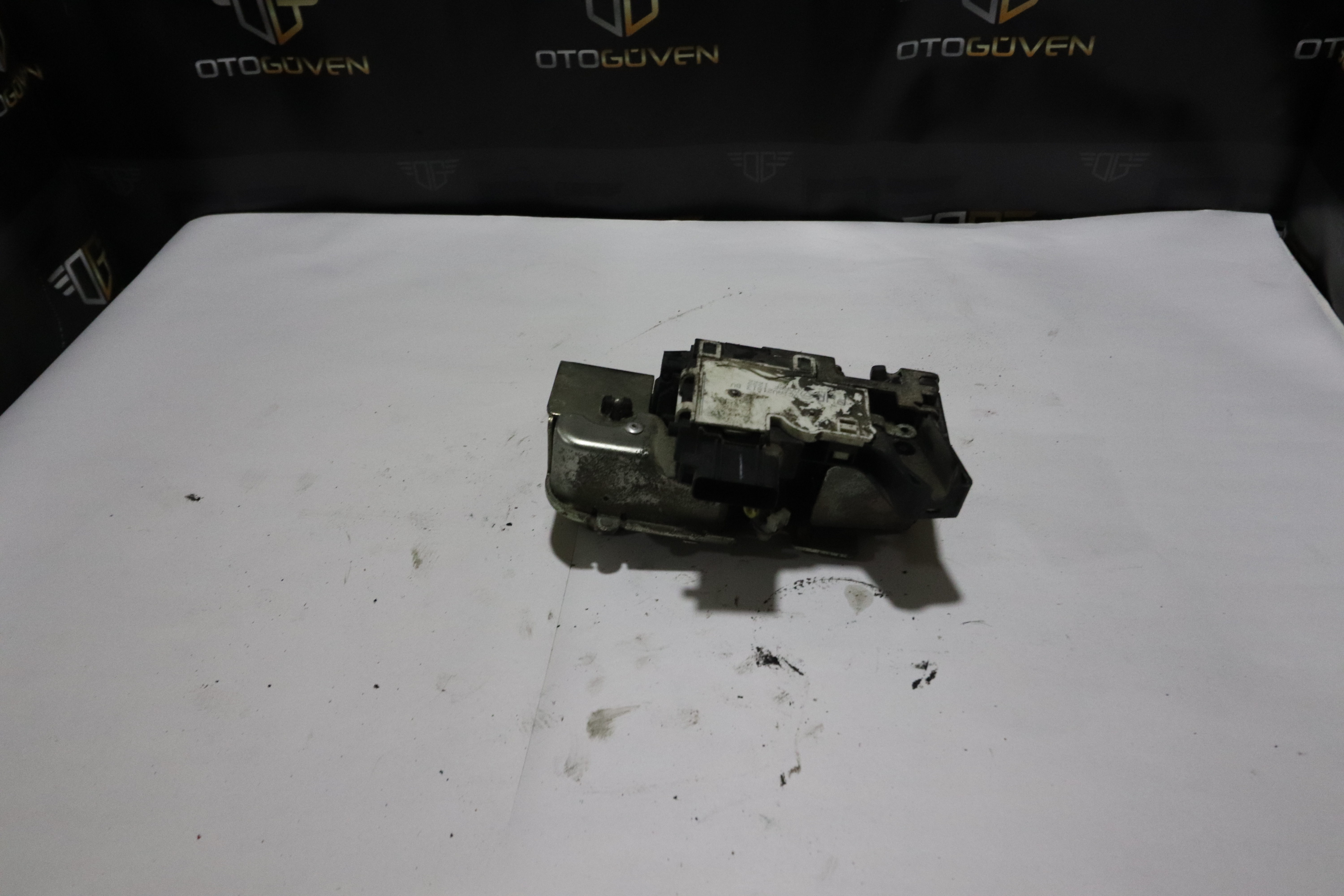 TRANSİT V347 ÖN KAPI KİLİDİ SAĞ