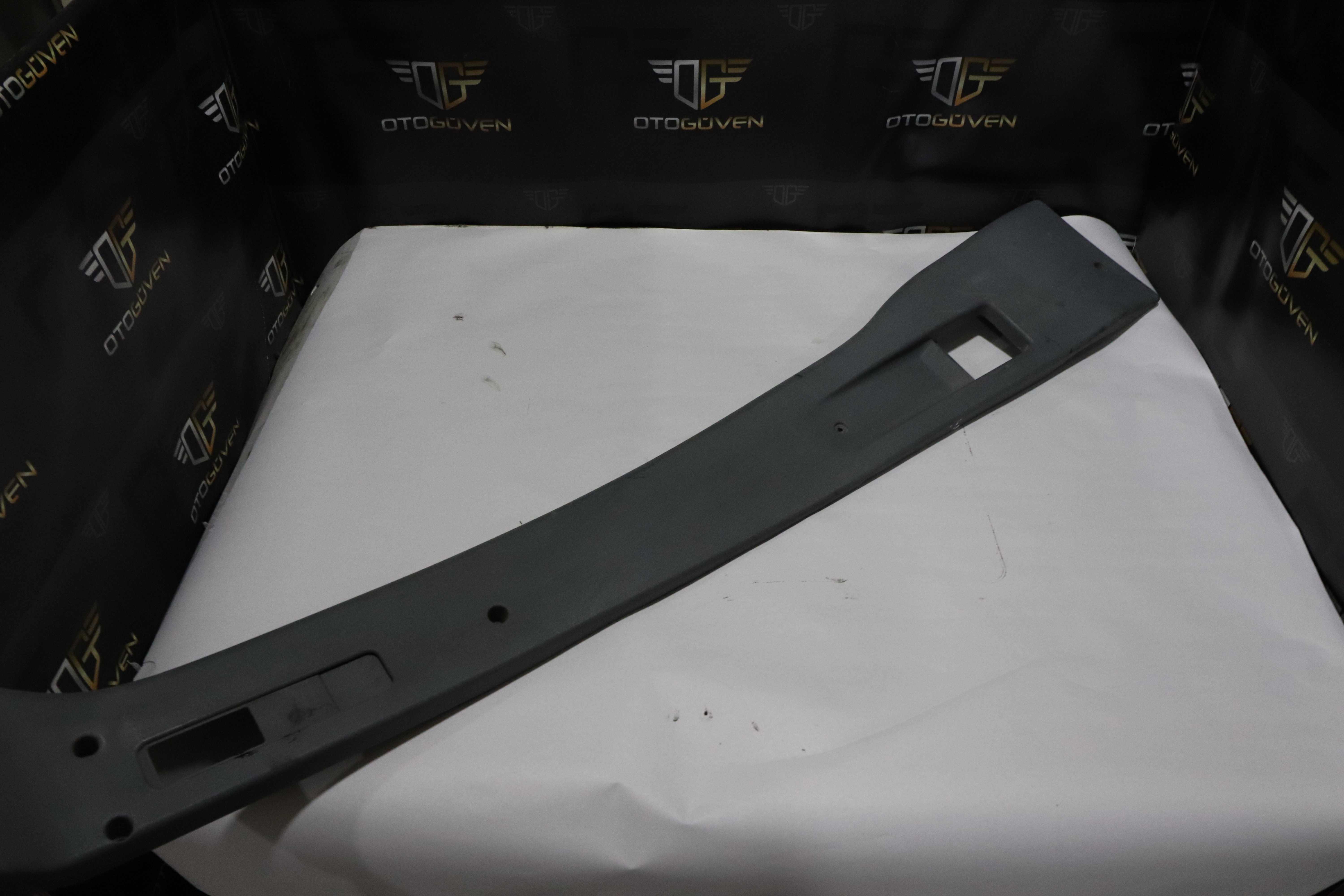 TRANSİT V347 ORTA DİREK PLASTİĞİ