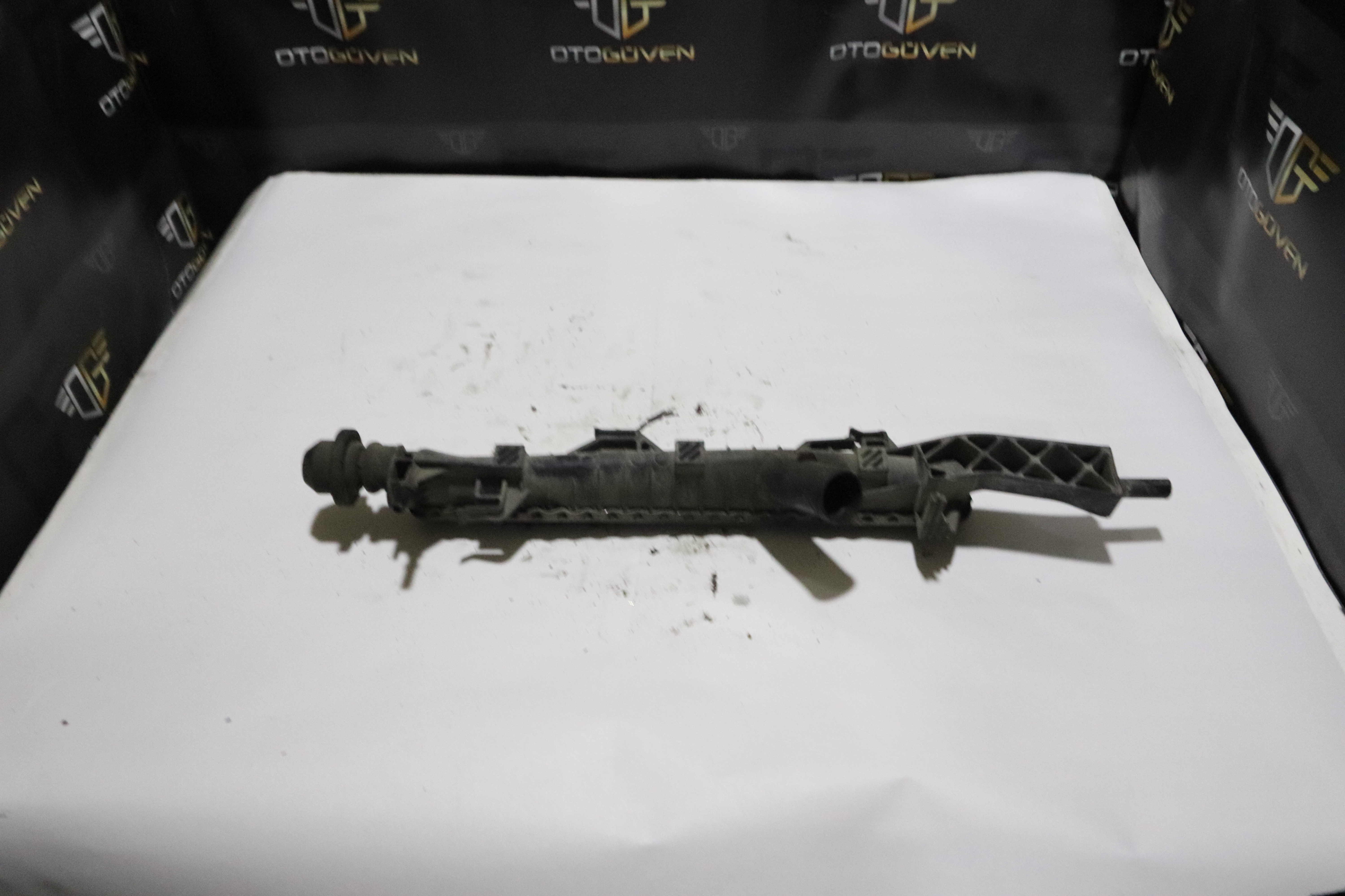 TRANSİT V347 RADYATÖR PLASTİĞİ